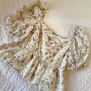 Beautiful floral blouse from wallflower